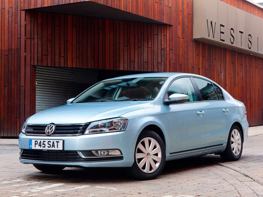  Volkswagen Passat BlueMotion 2010 года  (UK) (фото 9 из 15)